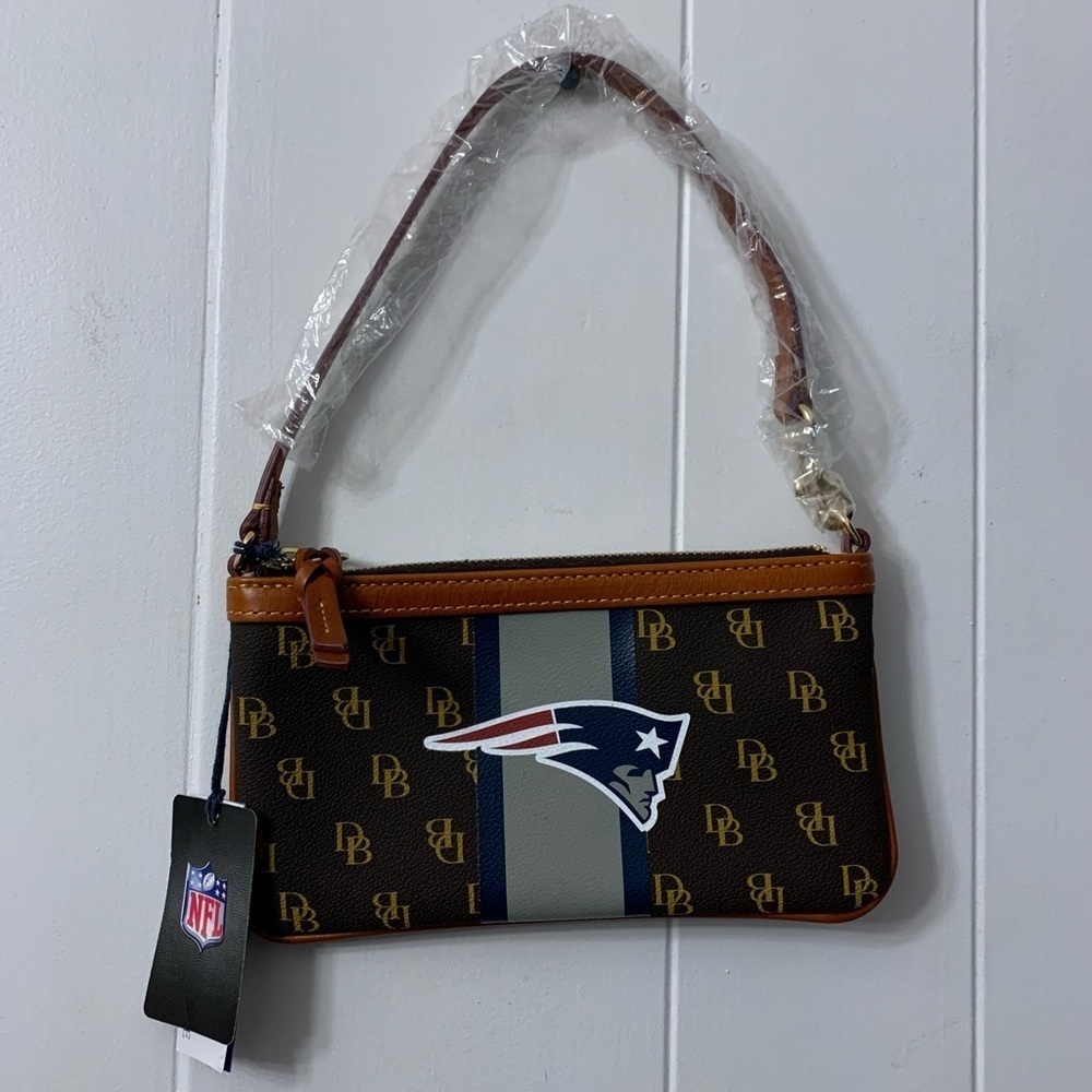 NEW Dooney & Bourke New England Patriots NFL Wrist Pouch DB Brady Logo Rare $108